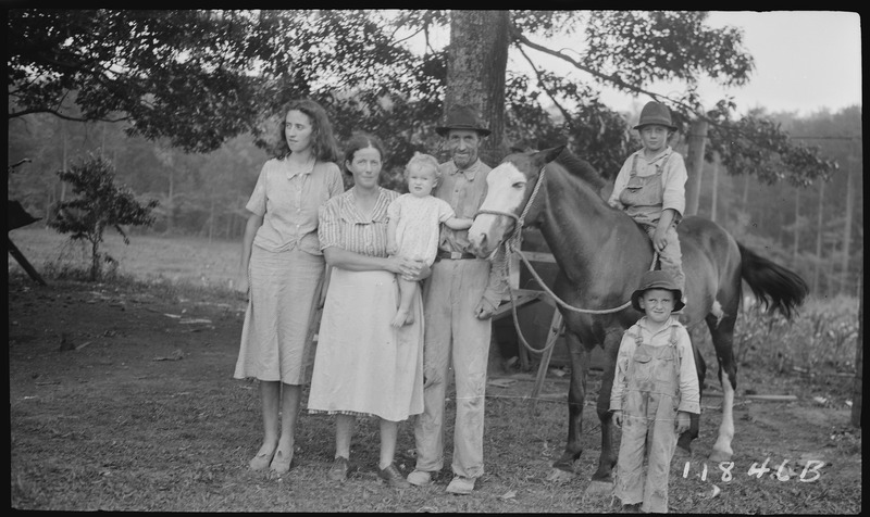 File:Photograph of C. E. Proctor Family - NARA - 281272.tif