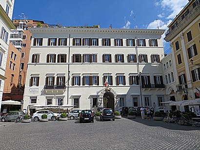 How to get to Palazzo Gabrielli Mignanelli with public transit - About the place