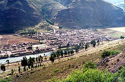 Pisac med Urubambafloden, som här kallas Willkanuta.