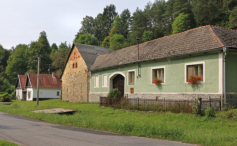 File:Pohledy, Horní Hynčina, house No 175.jpg