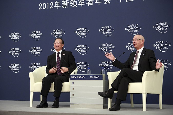 Премьер Госсовета КНР Вэнь Цзябао и Клаус Шваб, 2012 год