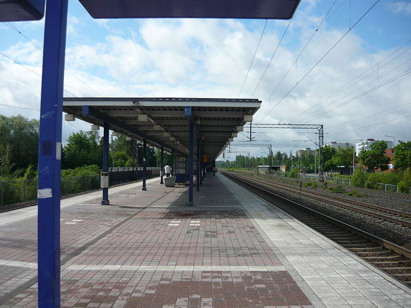 File:Puistola (Parkstad) railway station3.jpg