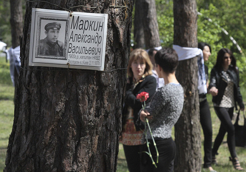 File:RIAN archive 910794 Memorial events in Bykovnya Graves reserve.jpg