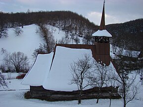 Biserica de lemn din Stolna (iarna)