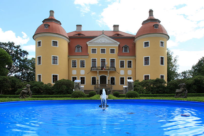 File:Radibor Milkel - Schloß Milkel - Schlosspark+Schloss 03 ies.jpg