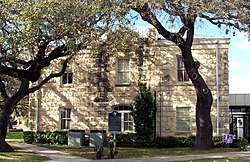 El Palacio de Justicia del Condado Real en Leakey, construido en 1918 con piedra caliza local y renovado en 1978