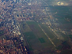 Luchtfoto van de luchthaven van Reggio Emilia.jpg