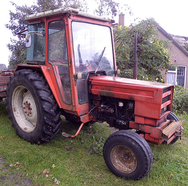 File:Renault Tractor (3).jpg