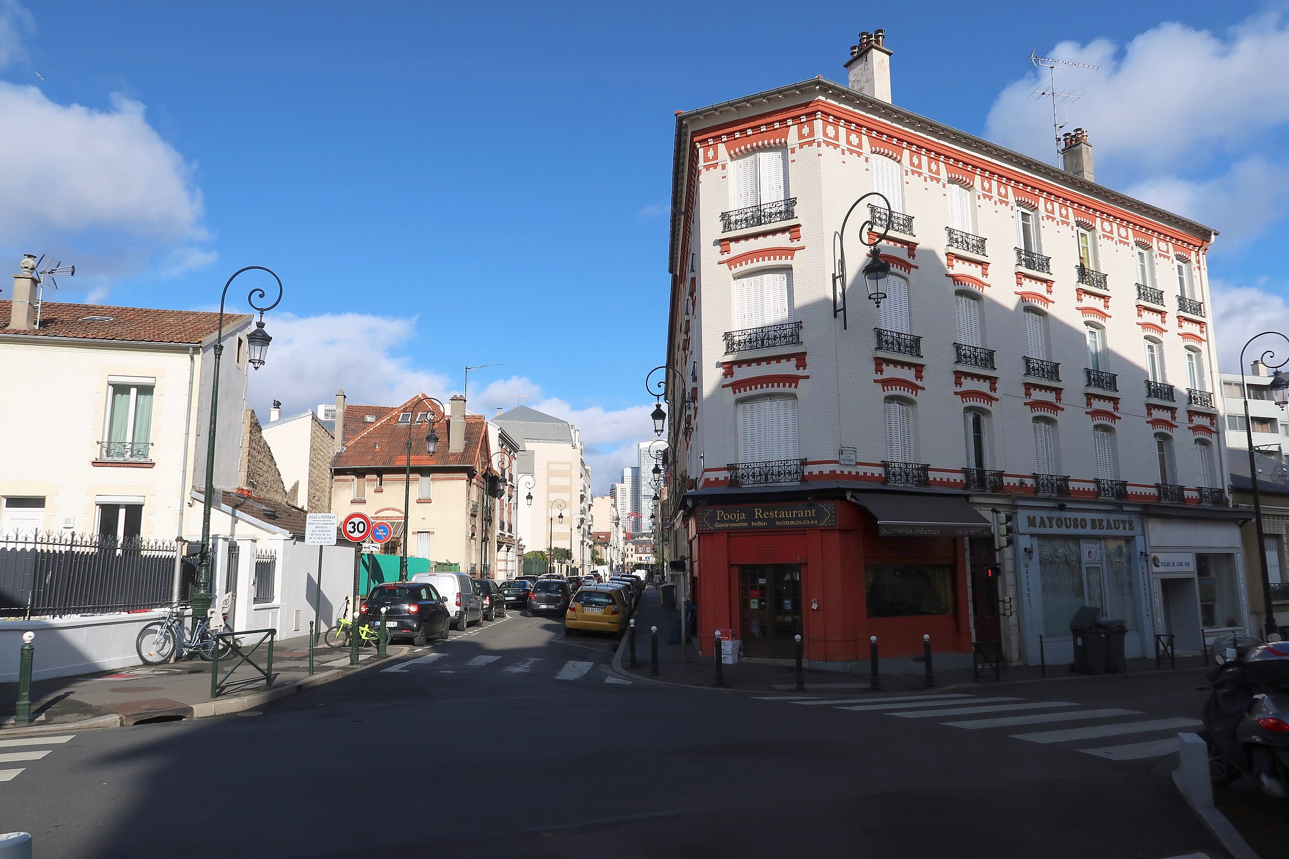 File:Rue des Bas-Rogers, Suresnes Puteaux 2.jpg - Wikimedia Commons