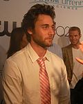 Gambar mini seharga Ryan Eggold