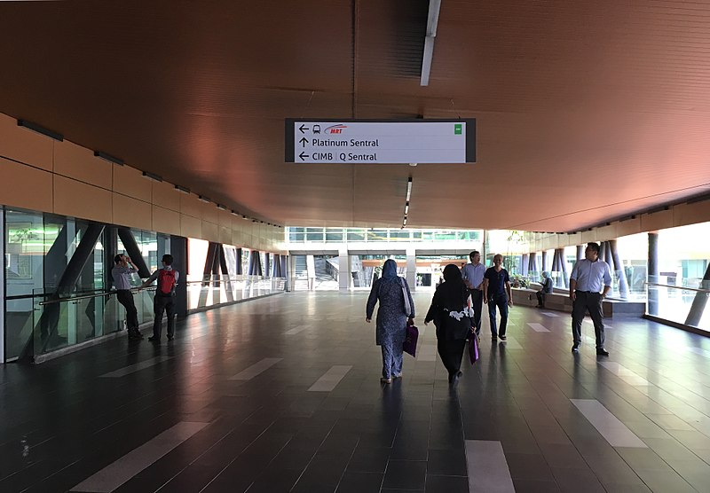 File:SBK Line Muzium Negara Linkway to KL Sentral 7.jpg