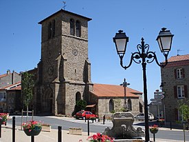 Saint-Jean-Soleymieux, l'église à Saint-Jean.JPG