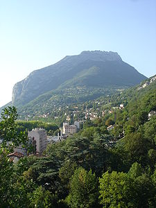 Savoyer Voralpe (Le Néron, Chartreuse, vu Grenoble uus gsää)