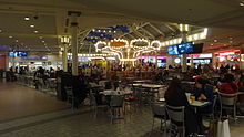 Salem NH, Mall at Rockingham Park food court, 1. ledna 2014.jpg