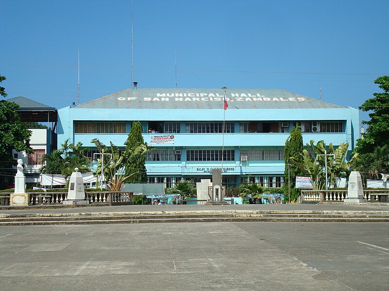 File:San Narciso Municipal Building.jpg