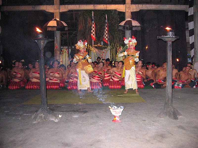 Berkas:Sanghyang dedari dance.jpg