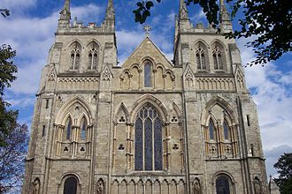 The west end of Selby Abbey Selby abbey.jpg