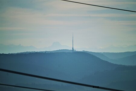 Sendeturm Geissberg (Aargau) im Hintergrund der Montblanc