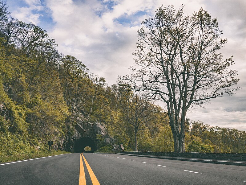 File:Skyline Drive (Unsplash).jpg