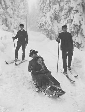 Luge et ski en 1903.