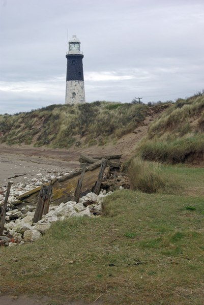 File:Spurn Lighthouse - geograph.org.uk - 1257502.jpg