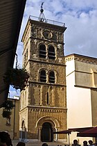 Campanario neorrománico (1876) de la iglesia Saint-Jean-Baptiste en Valence (Drôme).
