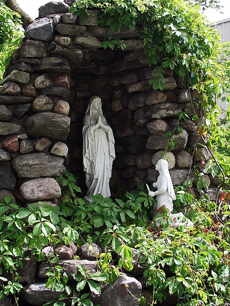 File:Statue devant le Couvent de Pont-Rouge - Pont-Rouge.JPG