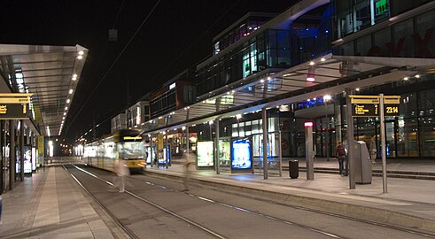 Straßenbahn Haltestelle Hauptbahnhof (Tram) am Wiener Platz