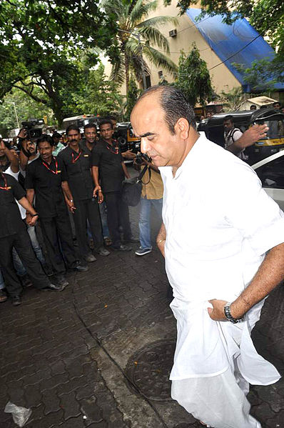 File:Surendra Pal visits Dara Singh's home 12.jpg