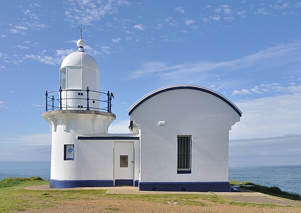 Image: Tacking Point Lighthouse qtl 1 cropped