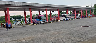 Tampak depan shelter bus antarkota