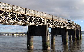 L'actuel pont du Tay vu depuis Dundee sur la rive nord.