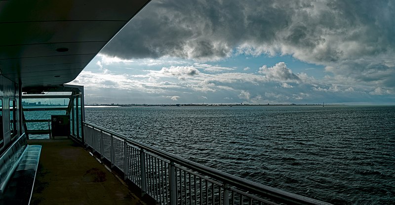 File:Texel - Marsdiep - Den Helder - Views from Ferry Dokter Wagemaker - Winter of 2010 03.jpg