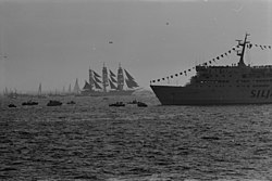 File:The Tall Ships' Races -purjelaivakilpailun laivojen yhteislähtö Helsingistä - ser223737 - hkm.HKMS000005-km0000pck5.jpg