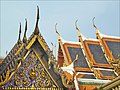 Toitures du Wat Phra Kaeo (Bangkok, Thaïlande) - Flickr - dalbera.jpg
