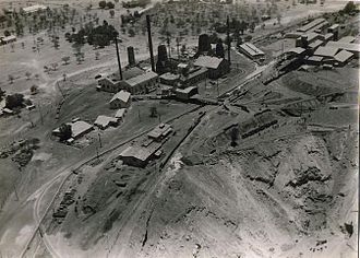 Tsumeb open cast pit, buildings and railway about 1931 Tsumeb 3.JPG