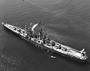 USS Cleveland (CL-55) la ancora pe 28 martie 1944 (NH 98058).jpg