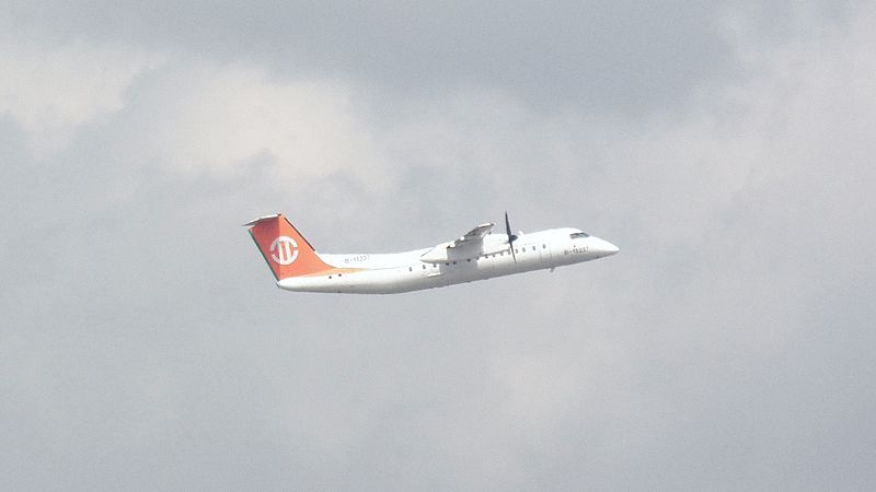 File:Uni Air B-15237 Taking off from Taipei Songshan Airport 20130316.JPG