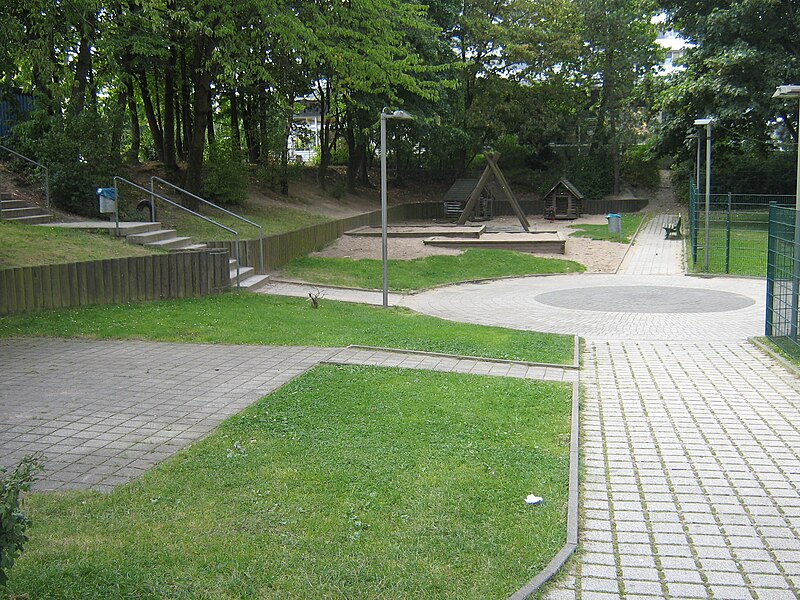 File:Velbert Am Nordpark 10 Spielplatz.JPG