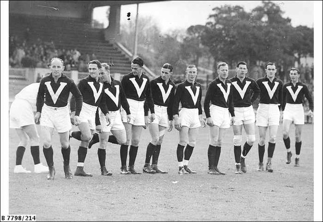 The Big V team in 1938. Players pictured include Des Fothergill (Collingwood), Dick Reynolds (Essendon), Jock Cordner (North Melbourne), Jim Park (Car