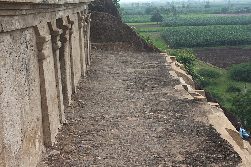 File:View of Level 2 of Undavalli Caves.jpg