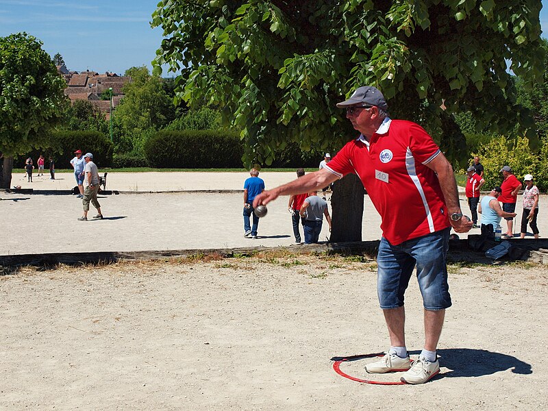 File:Villemanoche-FR-89-Pétanque manochonne-a13.jpg