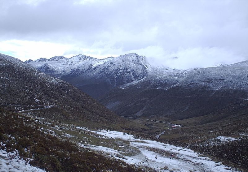 File:Vistas pico el aguila.JPG