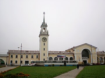 File:Volkhov_train_station.jpg