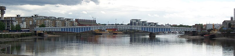 File:Wandsworth Bridge (cropped).JPG