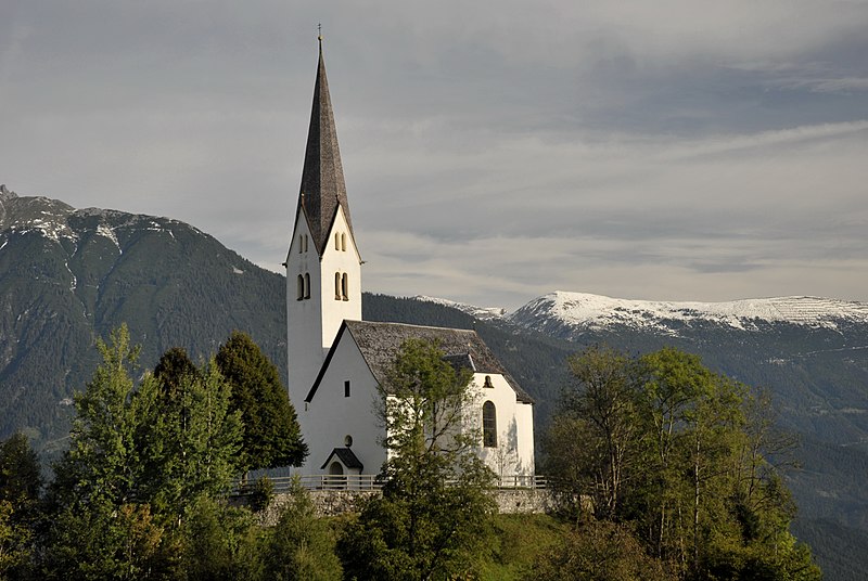 File:Weerberg, alte Pfarrkirche.JPG