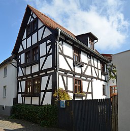 Wehrheim, Zur Burg 1