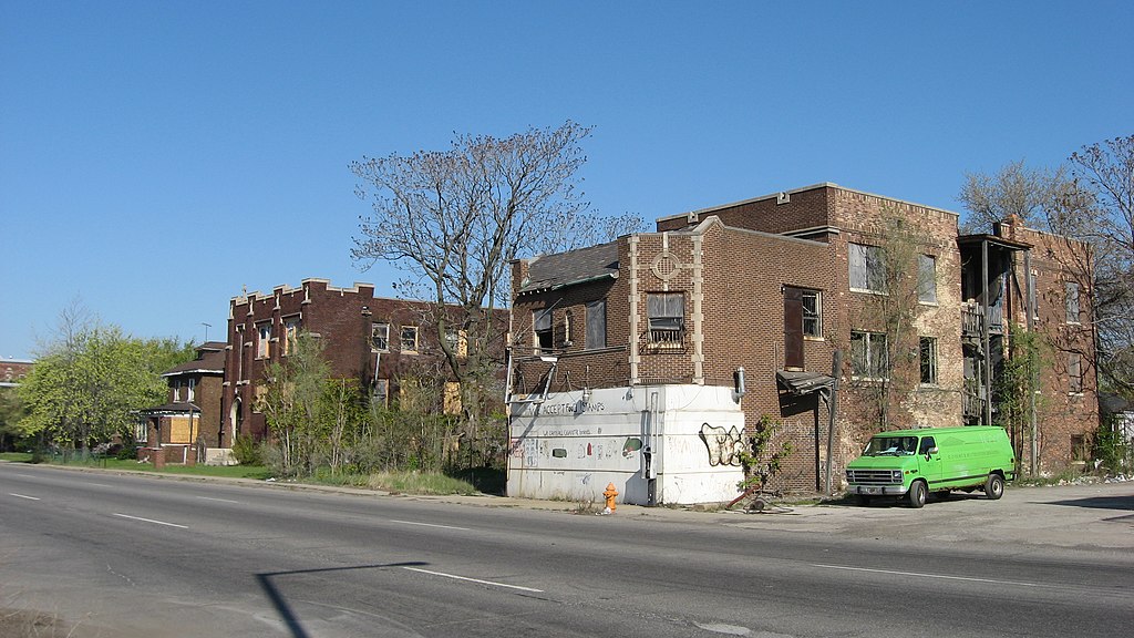 O Domínio 1024px-West_Fifth_Avenue_Apartments_Historic_District