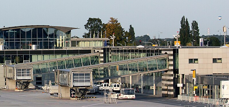 File:West side of dortmund airport terminal.jpg