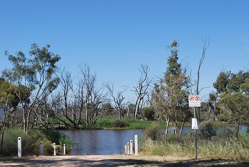 File:Wimmera River Jeparit.JPG